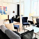 Luxury Suites & Apartments Mondrian Market Square II